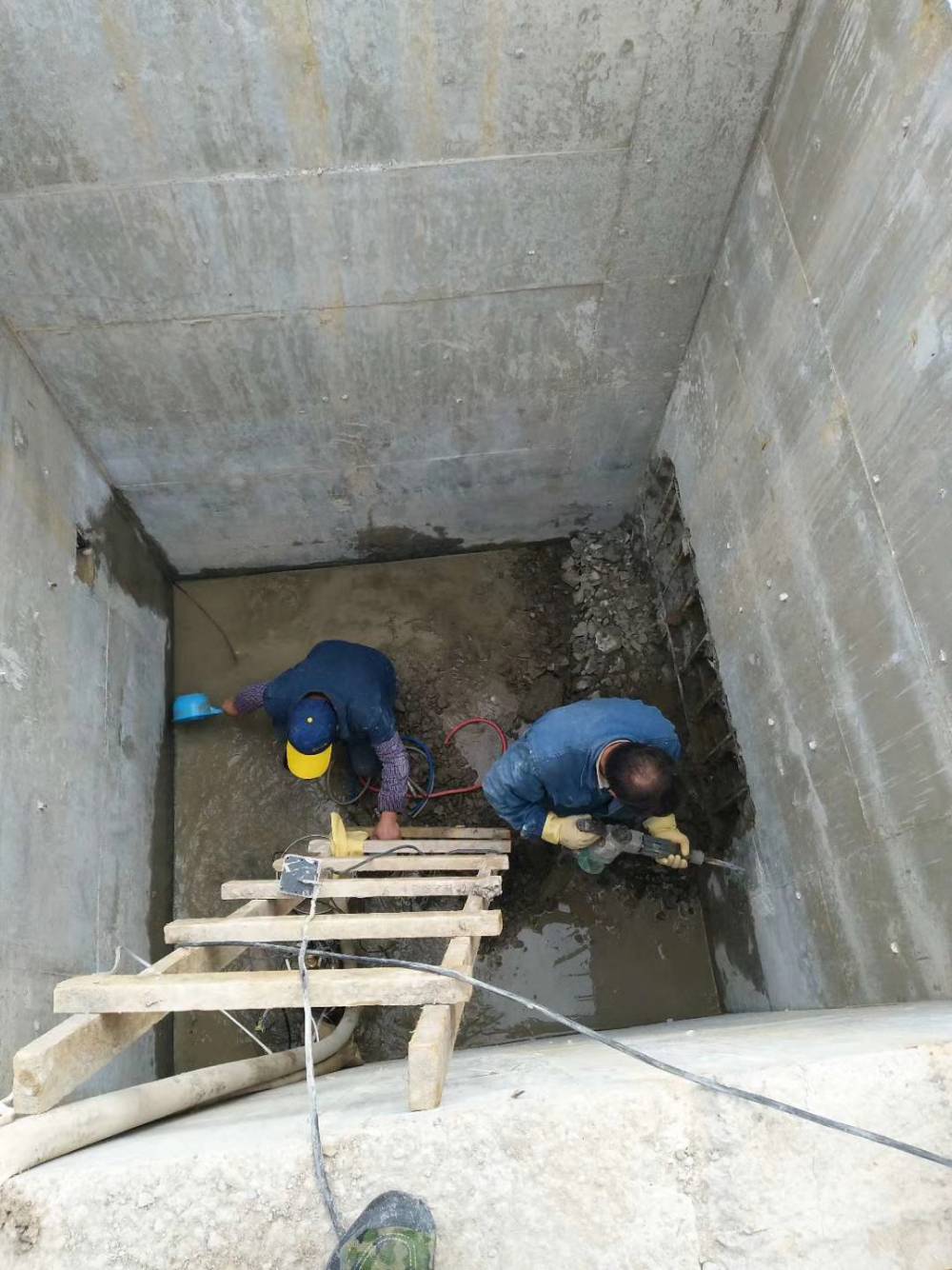 洛阳偃师水池堵漏